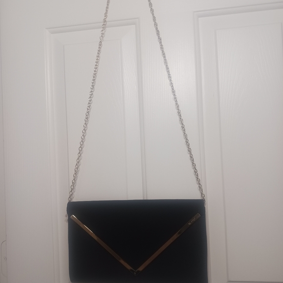 Crossbody - Picture 8 of 9